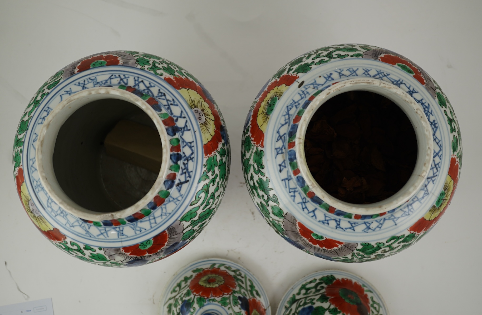A pair of Chinese Transitional wucai vases and covers, Shunzhi / early Kangxi, late 17th century